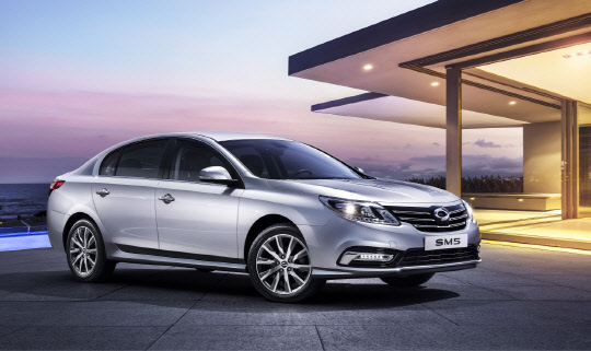 르노삼성자동차의 2018년형 SM5. <르노삼성자동차 제공>